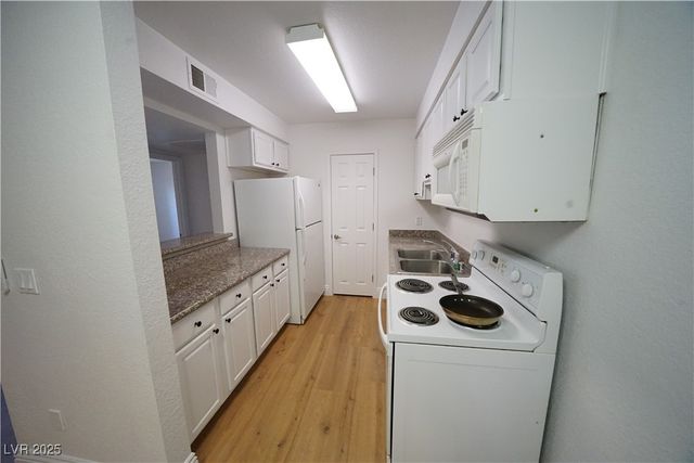 2606 South Durango Drive 165, Las Vegas, NV 89117