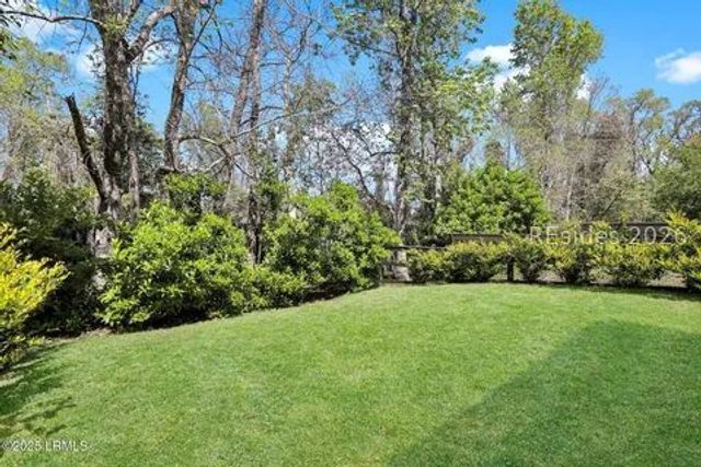 17 Old Stoney Ln, Hilton Head Island, SC 29926