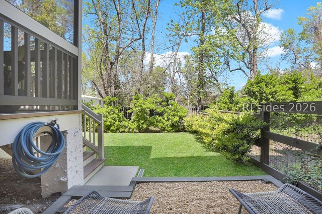 17 Old Stoney Ln, Hilton Head Island, SC 29926