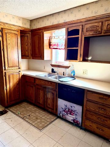 19910 Gordon Cooper Drive, Tecumseh, OK 74873