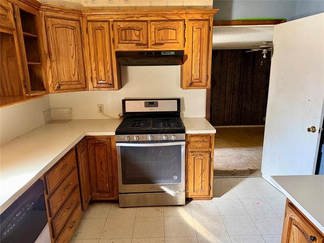 19910 Gordon Cooper Drive, Tecumseh, OK 74873