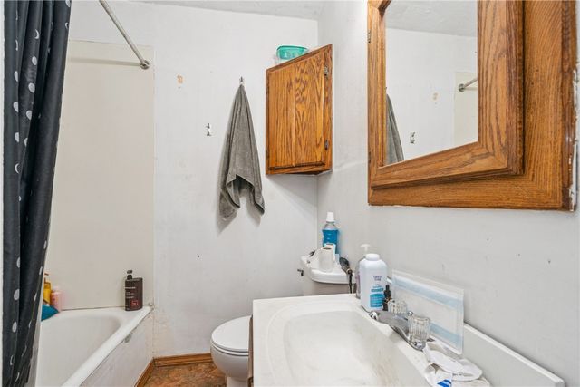 1073 G Avenue NW, Cedar Rapids, IA 52405