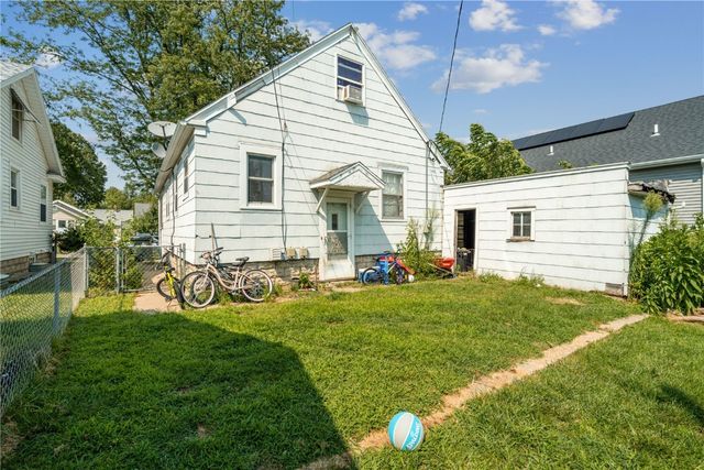 1073 G Avenue NW, Cedar Rapids, IA 52405