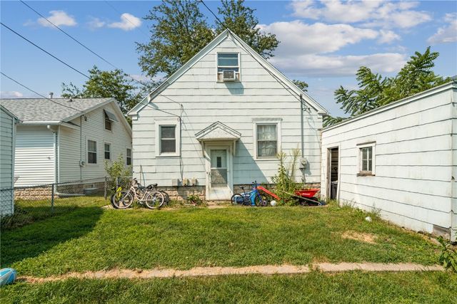 1073 G Avenue NW, Cedar Rapids, IA 52405