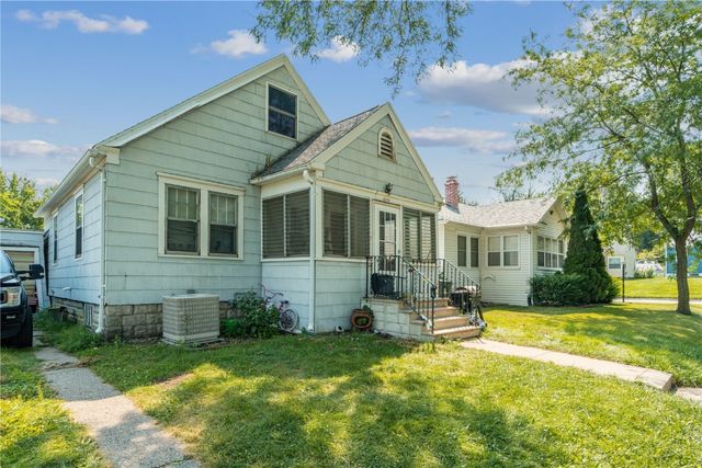 1073 G Avenue NW, Cedar Rapids, IA 52405