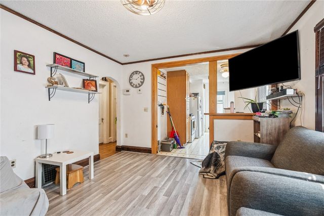 1073 G Avenue NW, Cedar Rapids, IA 52405