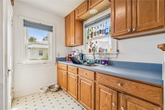 1073 G Avenue NW, Cedar Rapids, IA 52405