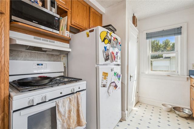 1073 G Avenue NW, Cedar Rapids, IA 52405