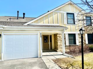 575 Greystone Lane A2, Wheeling, IL 60090