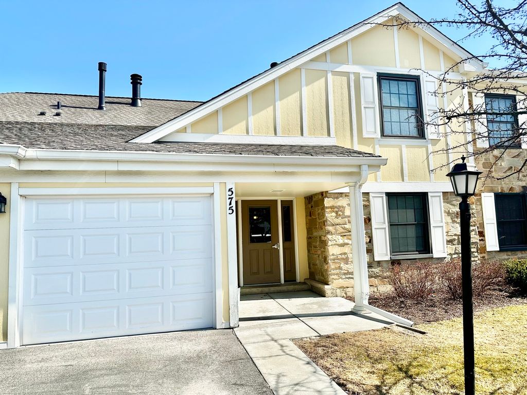 575 Greystone Lane A2, Wheeling, IL 60090