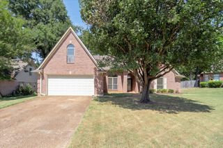 8054 BREEZY MEADOWS LN, Bartlett, TN 38135