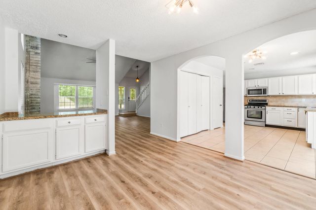 6 Fairmeade Bend Drive, The Woodlands, TX 77381