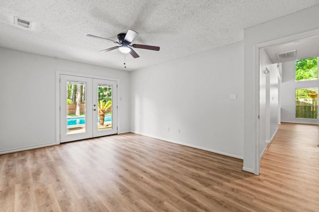 6 Fairmeade Bend Drive, The Woodlands, TX 77381