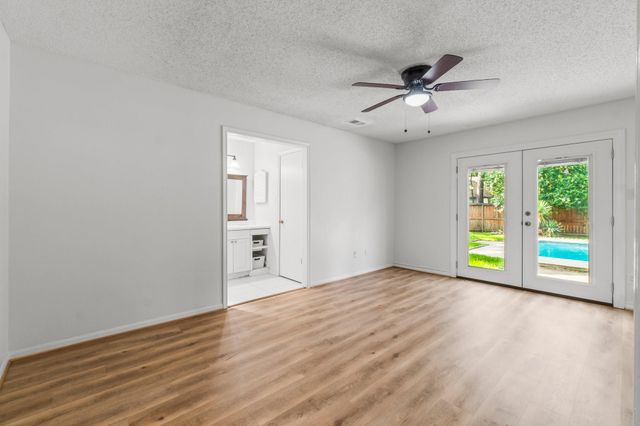 6 Fairmeade Bend Drive, The Woodlands, TX 77381