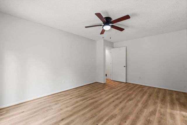 6 Fairmeade Bend Drive, The Woodlands, TX 77381