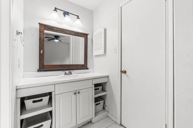 6 Fairmeade Bend Drive, The Woodlands, TX 77381