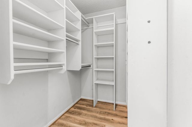 6 Fairmeade Bend Drive, The Woodlands, TX 77381