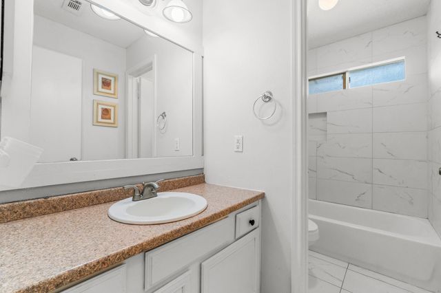 6 Fairmeade Bend Drive, The Woodlands, TX 77381