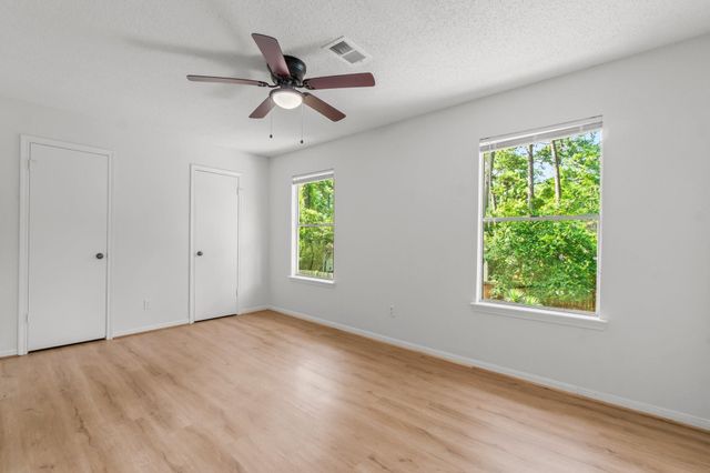 6 Fairmeade Bend Drive, The Woodlands, TX 77381