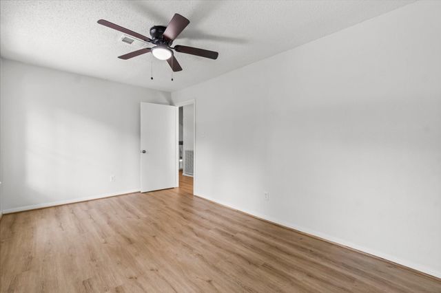 6 Fairmeade Bend Drive, The Woodlands, TX 77381