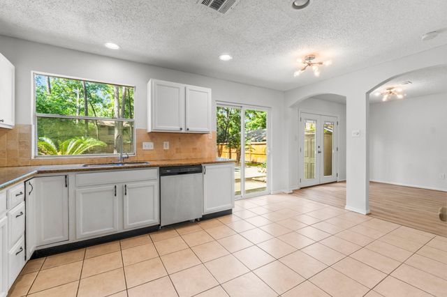 6 Fairmeade Bend Drive, The Woodlands, TX 77381