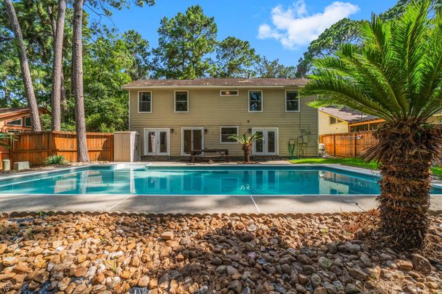 6 Fairmeade Bend Drive, The Woodlands, TX 77381