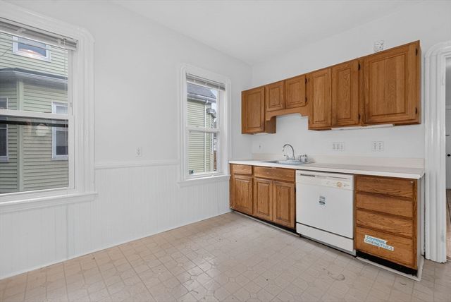 29-31 Victoria St, Somerville, MA 02144