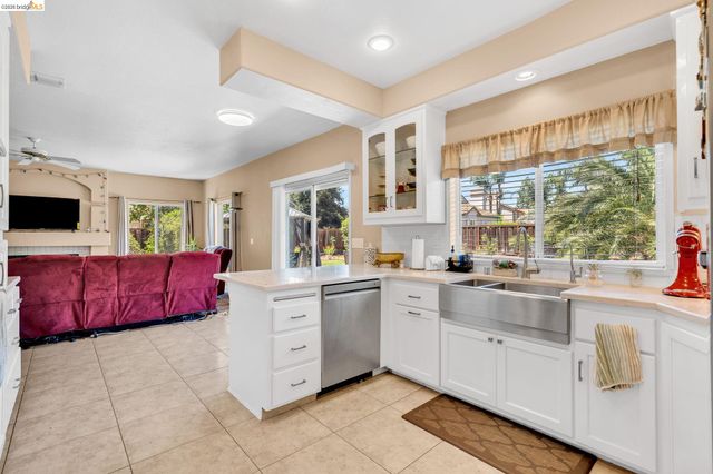 1281 Sea Vista Dr, Brentwood, CA 94513