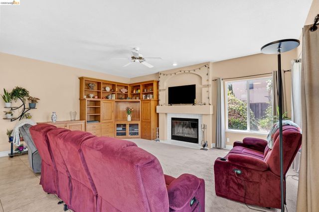 1281 Sea Vista Dr, Brentwood, CA 94513