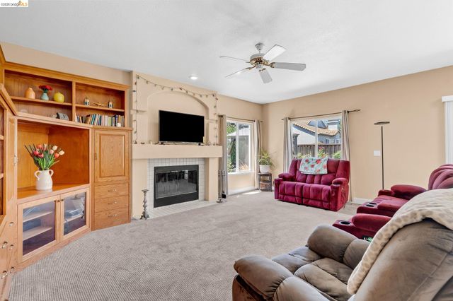 1281 Sea Vista Dr, Brentwood, CA 94513