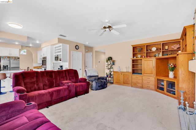 1281 Sea Vista Dr, Brentwood, CA 94513