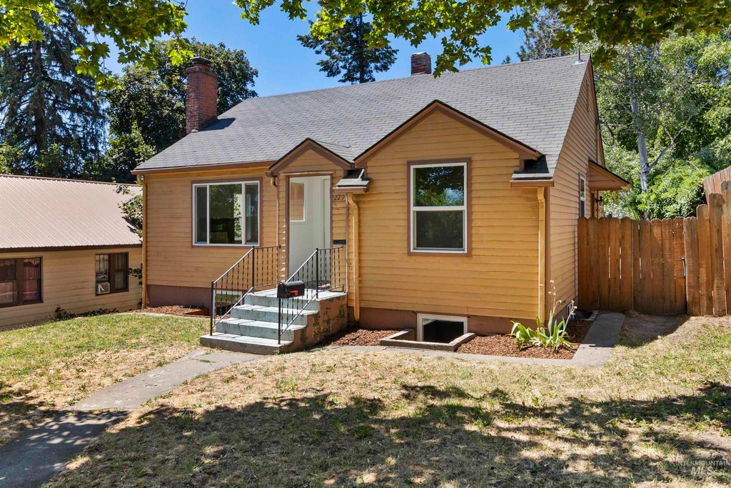 229 Cherry St, Moscow, ID 83843