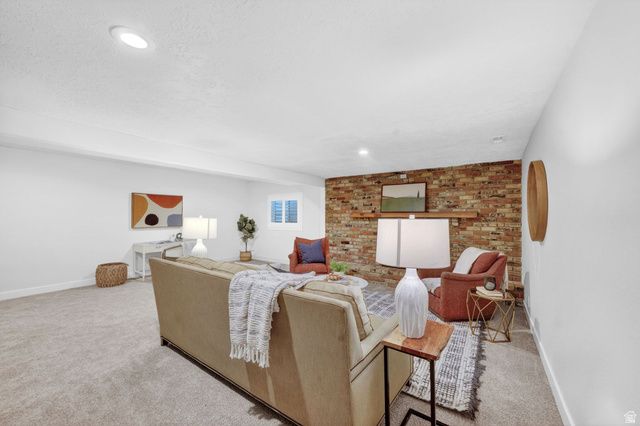 1682 E JULHO ST, Sandy, UT 84093