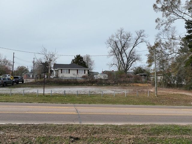 303 Devall, Ellisville, MS 39437