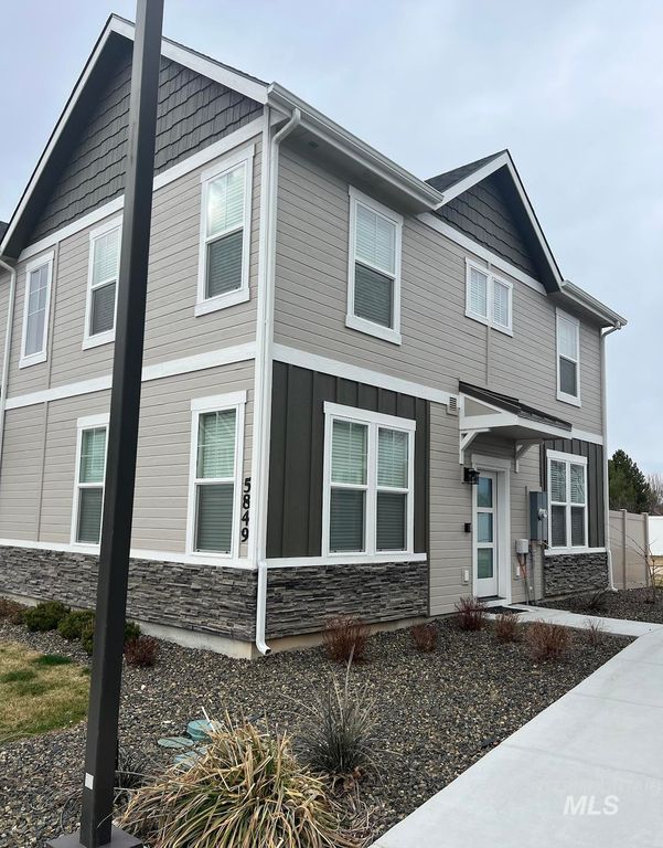 5849 S Carlburg Ln, Boise, ID 83709