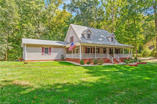 1709 Beechwood Road, Yadkinville, NC 27055