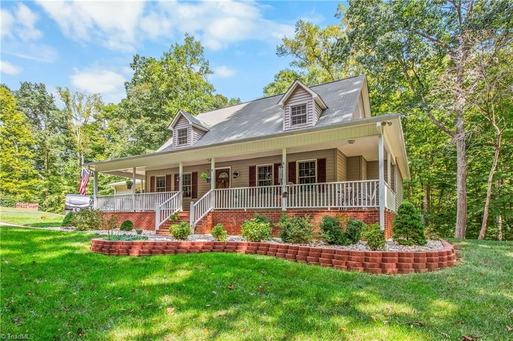 1709 Beechwood Road, Yadkinville, NC 27055