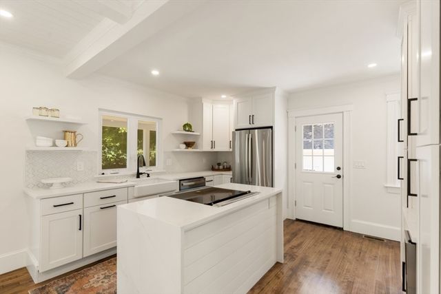 6 Highland Ave, Groveland, MA 01834