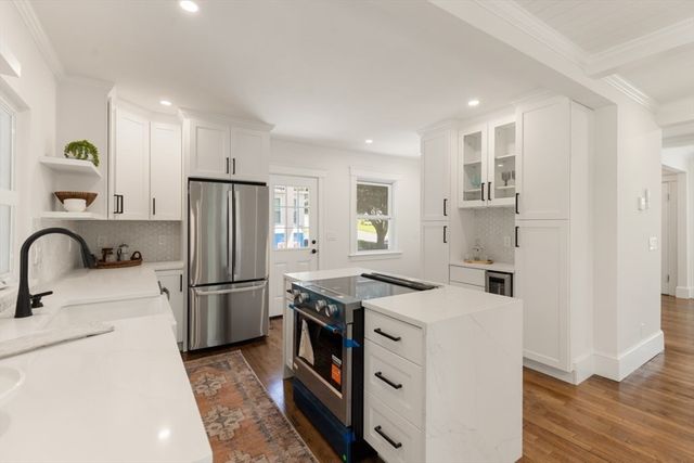 6 Highland Ave, Groveland, MA 01834