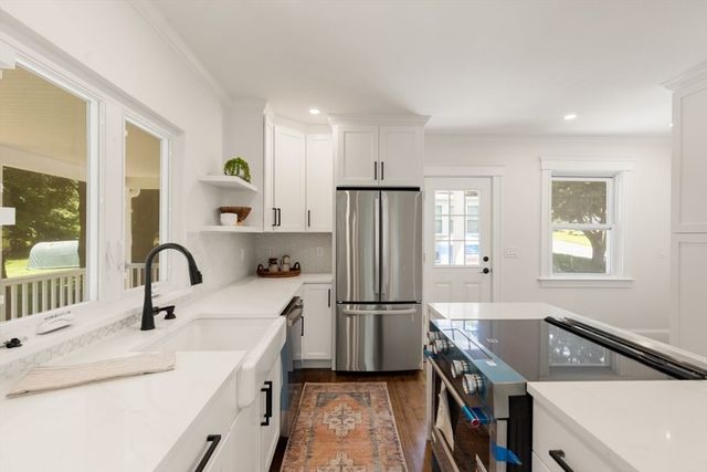 6 Highland Ave, Groveland, MA 01834