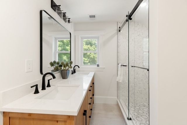 6 Highland Ave, Groveland, MA 01834
