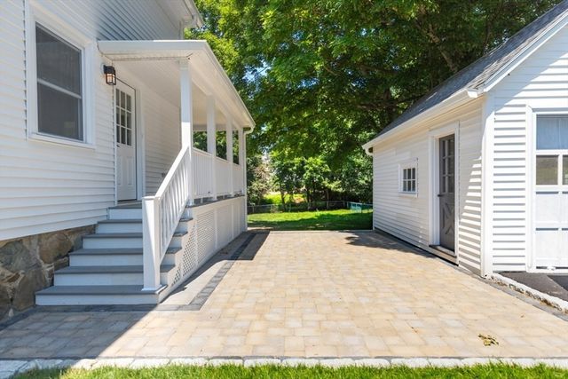 6 Highland Ave, Groveland, MA 01834