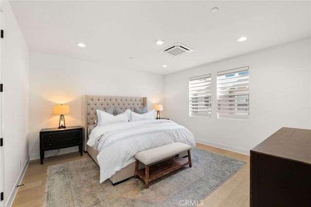 2127 Cresta, Newport Beach, CA 92660