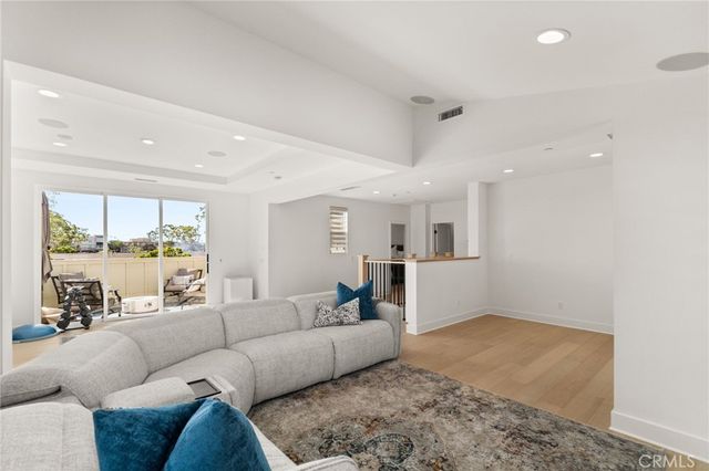 2127 Cresta, Newport Beach, CA 92660