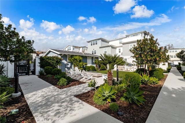 2127 Cresta, Newport Beach, CA 92660
