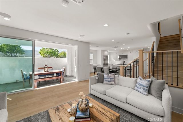 2127 Cresta, Newport Beach, CA 92660