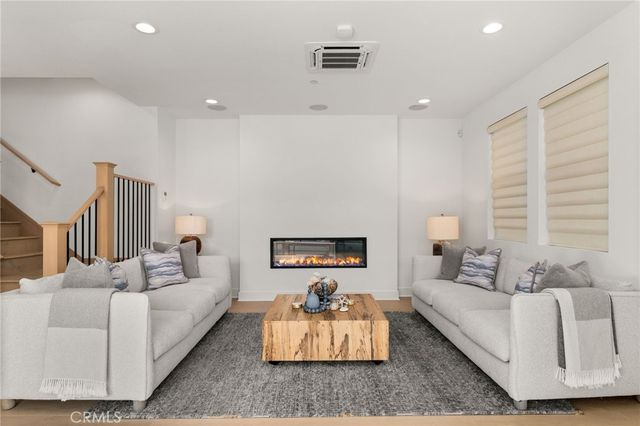 2127 Cresta, Newport Beach, CA 92660
