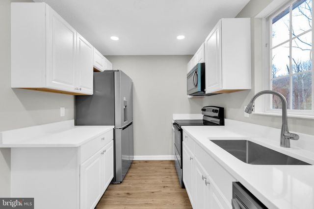 8677 HICKORY RIDGE CT, Springfield, VA 22153