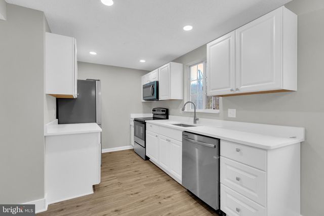 8677 HICKORY RIDGE CT, Springfield, VA 22153