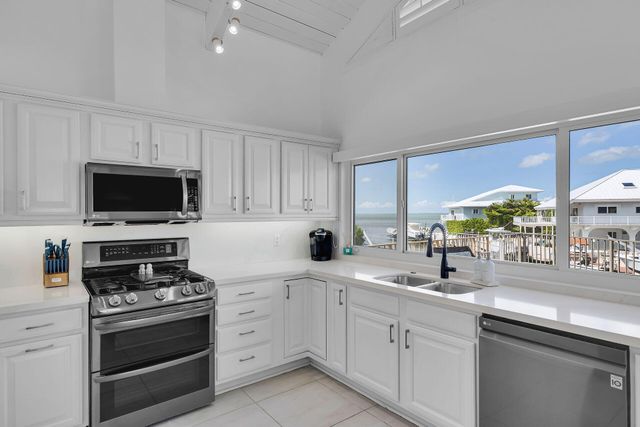 218 Aberdeen Court, Key Largo, FL 33070